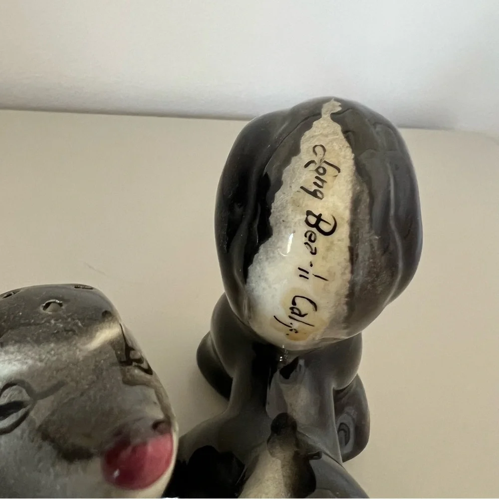 Vintage pair of salt and pepper shaker skunks from Long Beach California